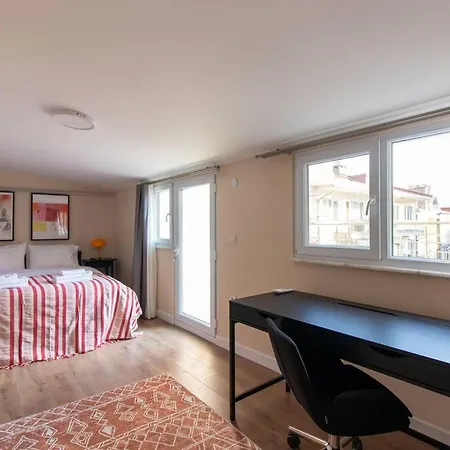 דירה Chic Compact 1br Flat W Private Terrace
