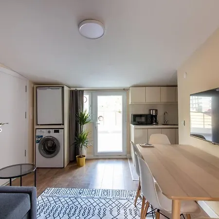 Chic Compact 1br Flat W Private Terrace *