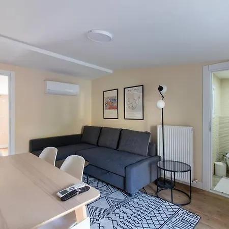Chic Compact 1br Flat W Private Terrace